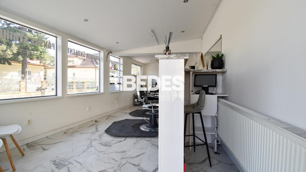 Prenájom – obchodno – kancelársky priestor, 34m2, parkovanie, centrum PD