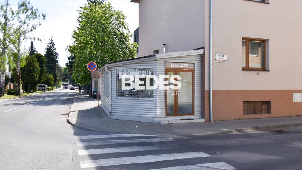 Prenájom – obchodno – kancelársky priestor, 34m2, parkovanie, centrum PD