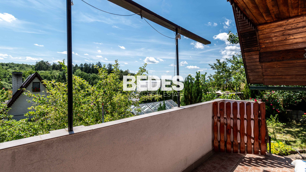 BEDES | Záhradná chatka s pivnicou, skleníkom a krbom, Sad 600 ročnice