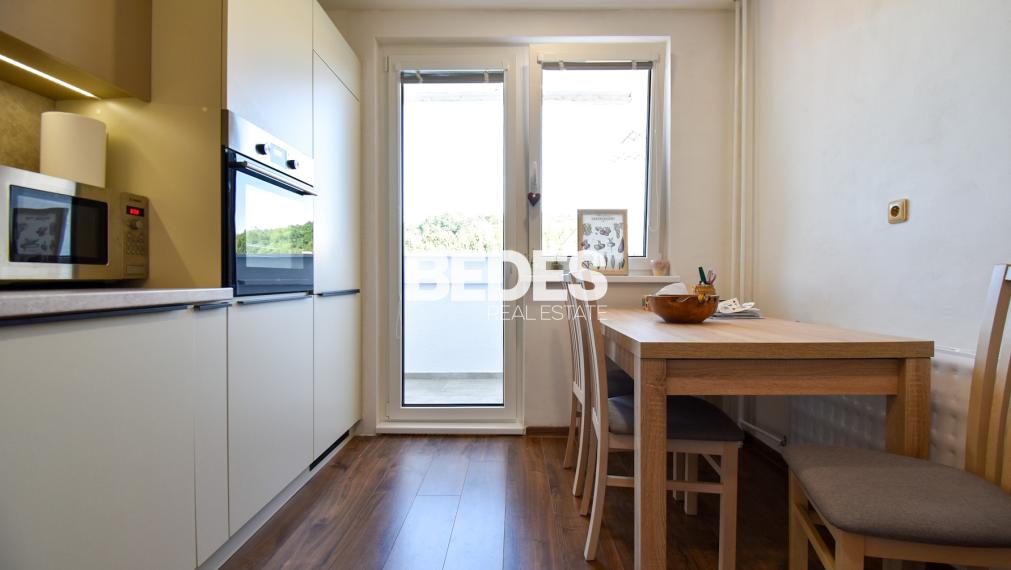 BEDES | EXKLUZÍVNE - 3i byt, 70m2, 1x loggia, 6p/8p., Mostná