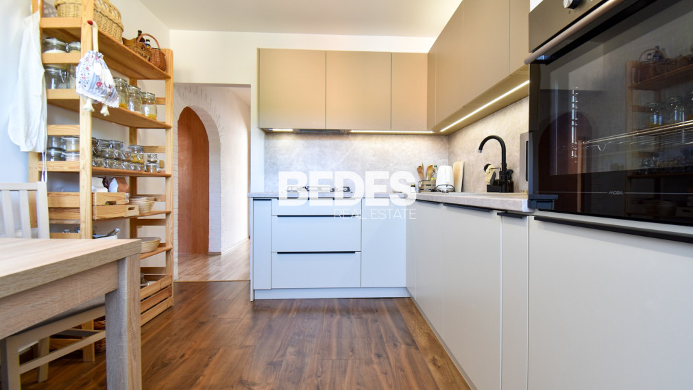 BEDES | EXKLUZÍVNE - 3i byt, 70m2, 1x loggia, 6p/8p., Mostná