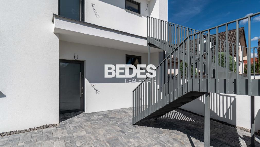 BEDES | Bytový dom s 3 bytovymi jednotkami, Dubnica