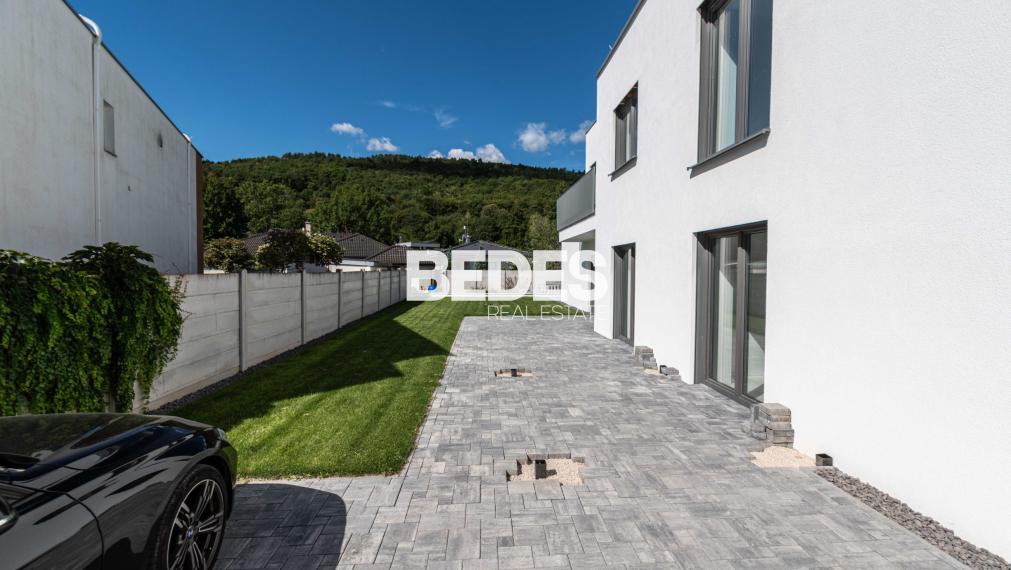 BEDES | Bytový dom s 3 bytovymi jednotkami, Dubnica