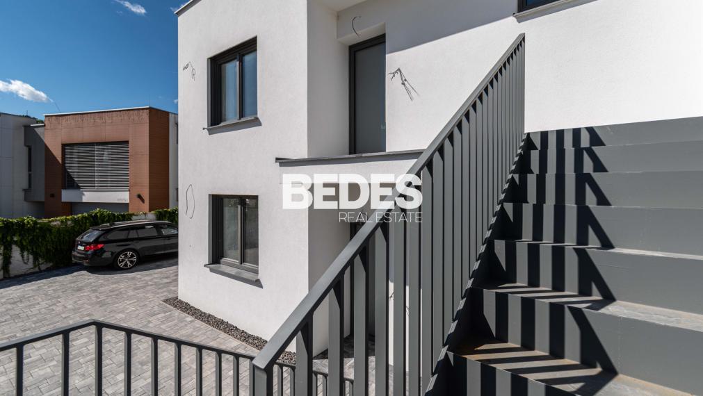 BEDES | Bytový dom s 3 bytovymi jednotkami, Dubnica
