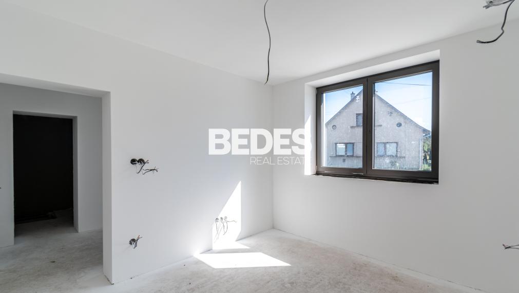 BEDES | Bytový dom s 3 bytovymi jednotkami, Dubnica
