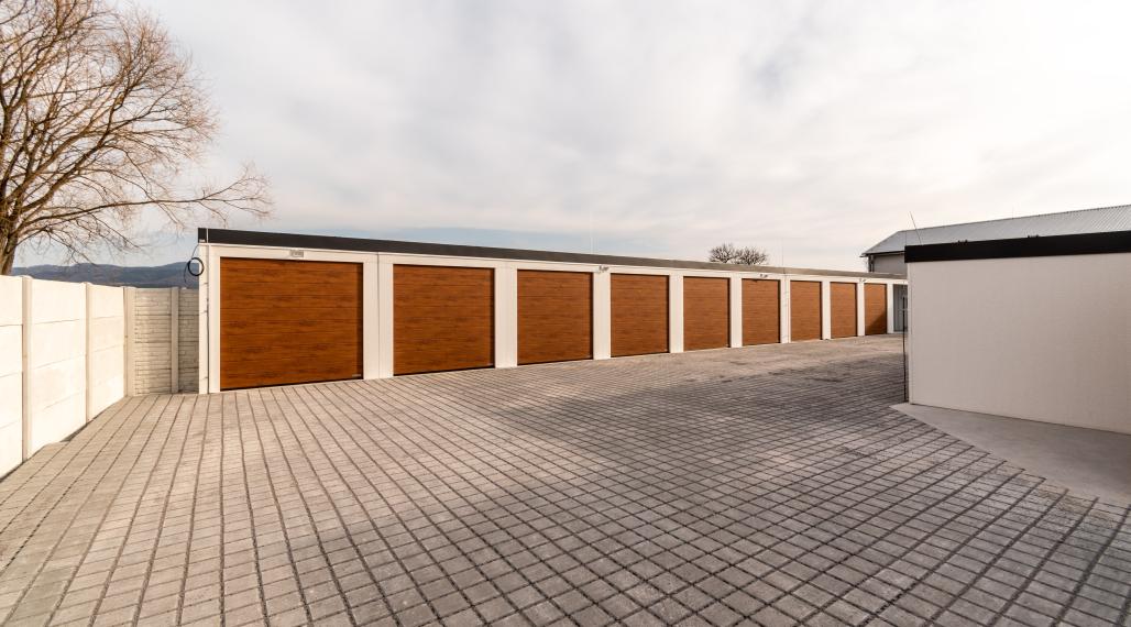 BEDES | Garáže a sklady, oplotený a zabezpečený areál