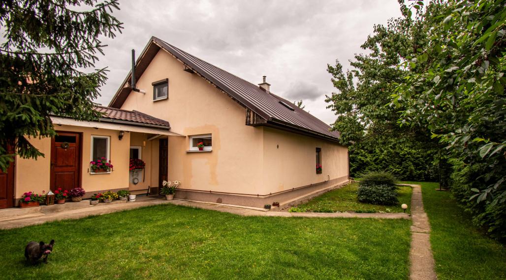 BEDES | REZERVOVANÉ / Rodinný dom v centre obce Rybany