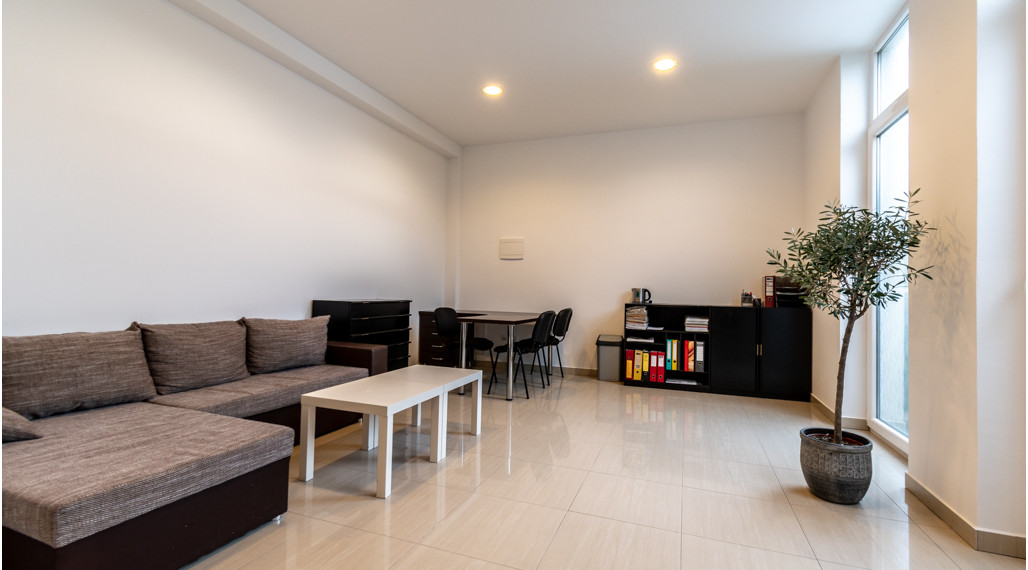 BEDES | Prenájom obchodného priestoru v Novákoch (27,5m2)