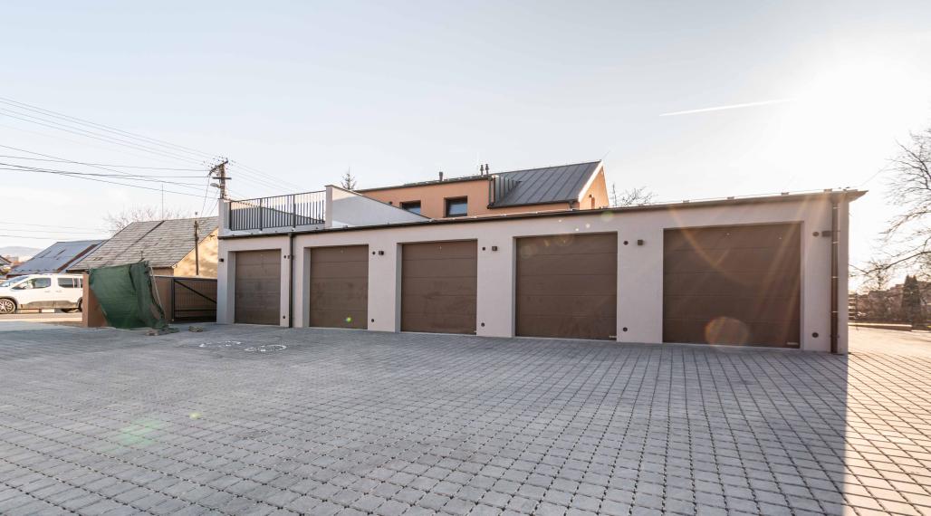 BEDES | Vysoké garáže a sklady v oplotenom a zabezp. areáli