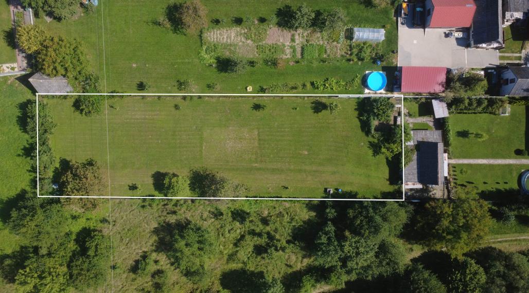 BEDES | Pozemok vhodný na stavbu rodinného domu (1221m2)