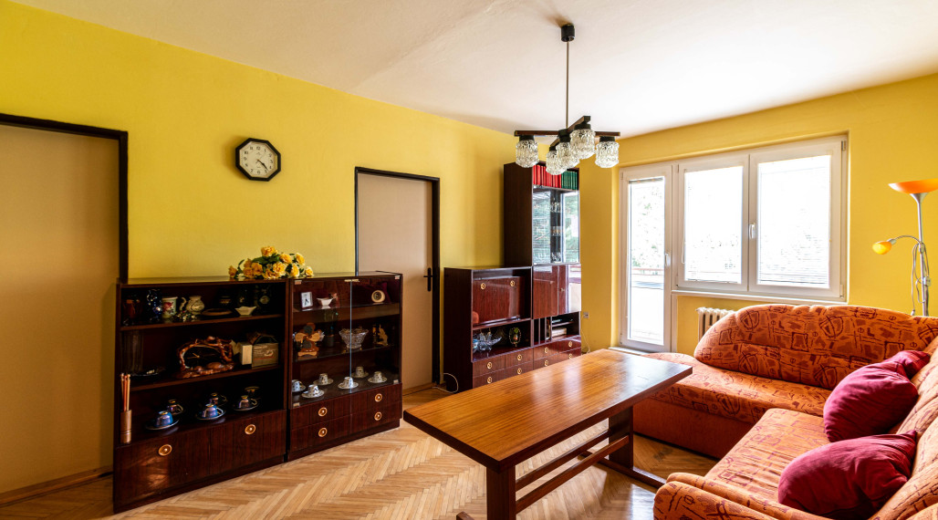 BEDES | Pôvodný 3 izbový byt v Sebedraží s garážou