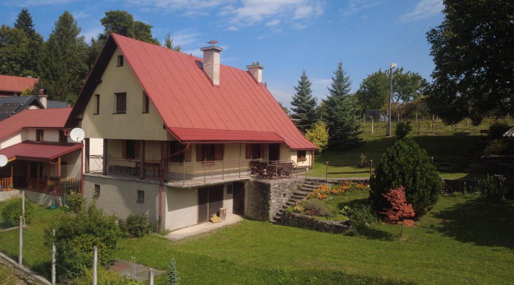 BEDES | Veľká usadlosť na samote pri lese, Valaská Belá – laz Púčkovci (7 500 m²)