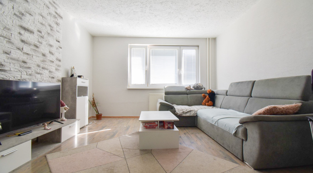 BEDES | 3 izbový byt, 72m2, 2p/7p, loggia, Okružná, Handlová