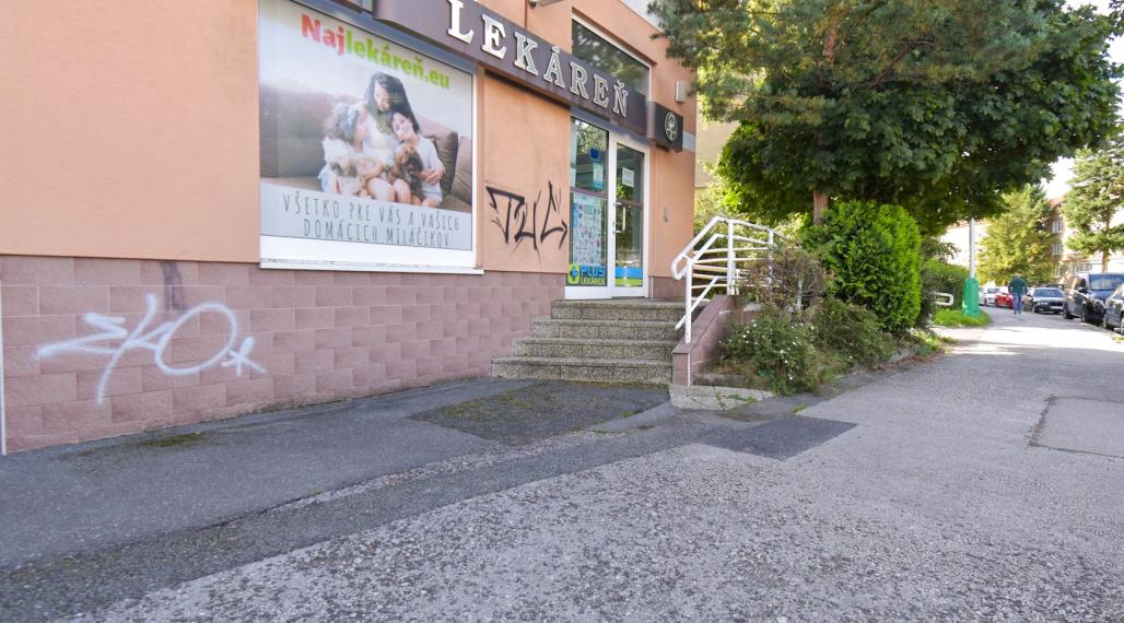 BEDES | multifunkčný priestor so skladom, parking, Prievidza