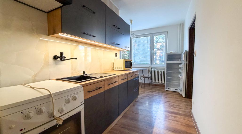 Prenájom – veľkometrážny 2izb. byt, 2x balkón, MC, Handlová