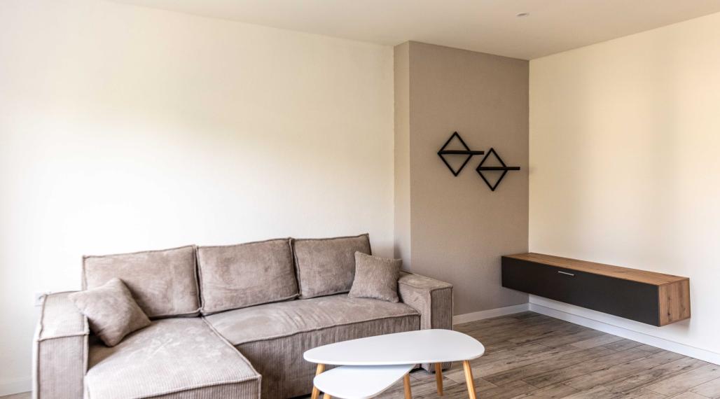 BEDES |  Zariadený 2-  izbový byt, Handlová