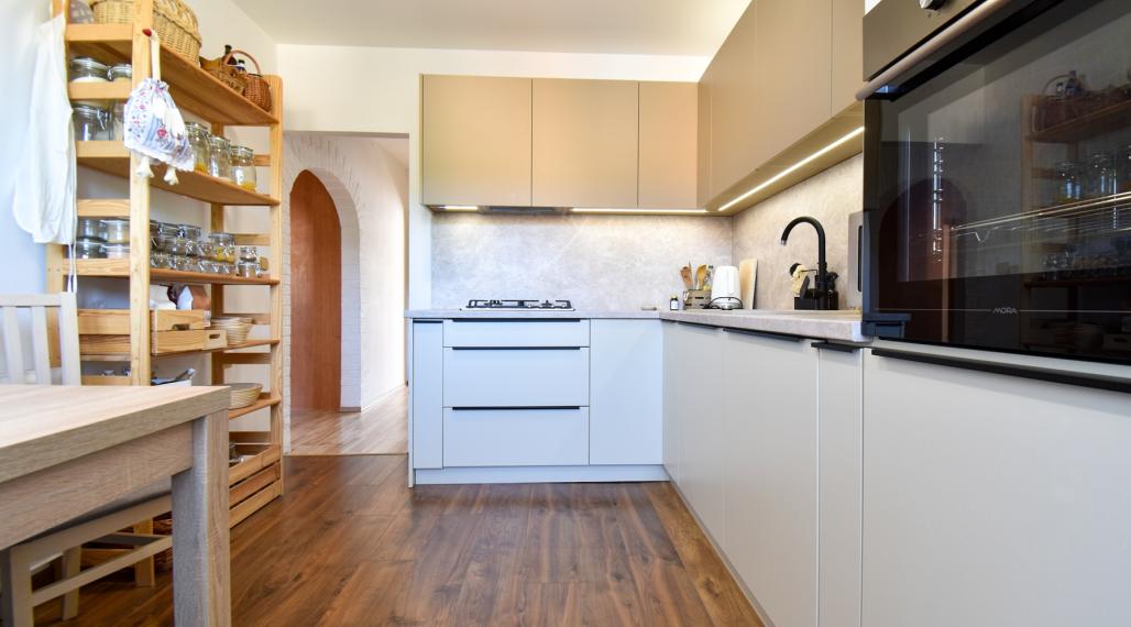 BEDES | EXKLUZÍVNE - 3i byt, 70m2, 1x loggia, 6p/8p., Mostná