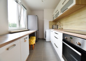 Prenájom – 2 izbový byt, 58m2, balkón, plne zariadený - fotografia 2