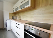 Prenájom – 2 izbový byt, 58m2, balkón, plne zariadený - fotografia 1