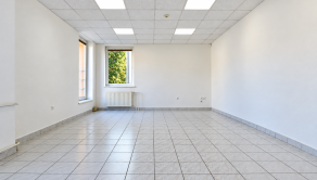 BEDES | komerčný priestor s parkovaním, 33m2 centrum Prievidza - fotografia 7