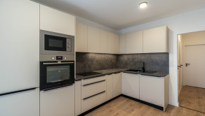 BEDES | Moderný 3 izbový byt po kompletnej rekoštrukcii, loggia - fotografia 7