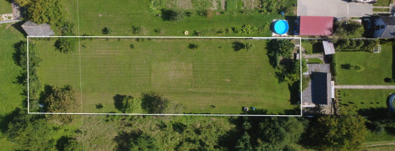 BEDES | Pozemok vhodný na stavbu rodinného domu (1221m2)