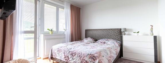 Útulný plne zariadený 2-izbový byt s balkónom pri hrádzi na Sihoti