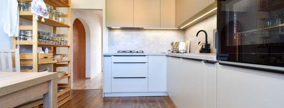 BEDES | EXKLUZÍVNE - 3i byt, 70m2, 1x loggia, 6p/8p., Mostná