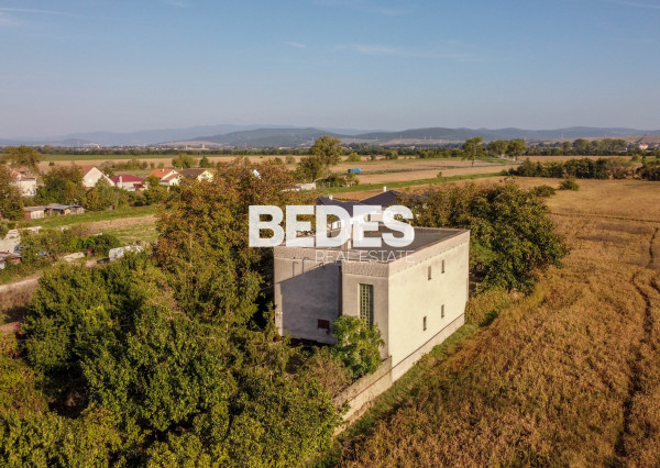 BEDES |Pozemky s rodinným domom vhodné na výstavbu rodinných