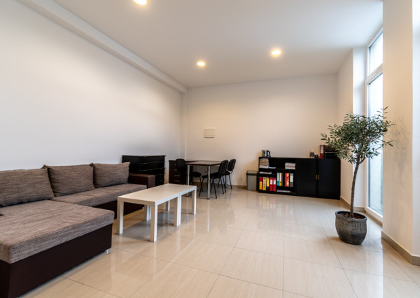 BEDES | Prenájom obchodného priestoru v Novákoch (27,5m2)