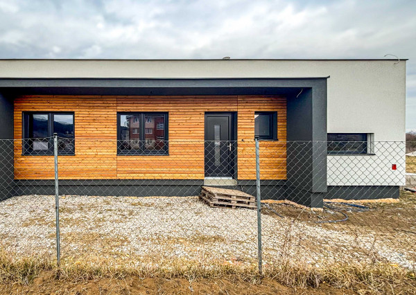 BEDES | Moderná novostavba v novej časti obce Brodzany