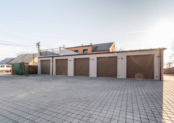 BEDES | Vysoké garáže a sklady v oplotenom a zabezp. areáli