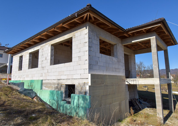 BEDES | Rod.dom v štádiu hrubej stavby, 128m2, pozemok 549m2