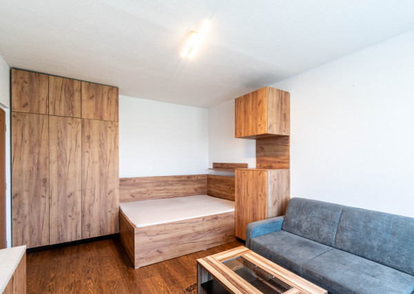 BEDES | Zariadený 1 izbový byt s balkónom po rekonštrukcii