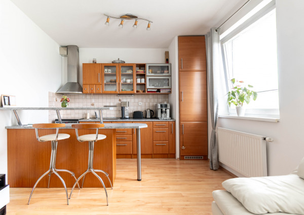 Útulný plne zariadený 2-izbový byt s balkónom pri hrádzi na Sihoti