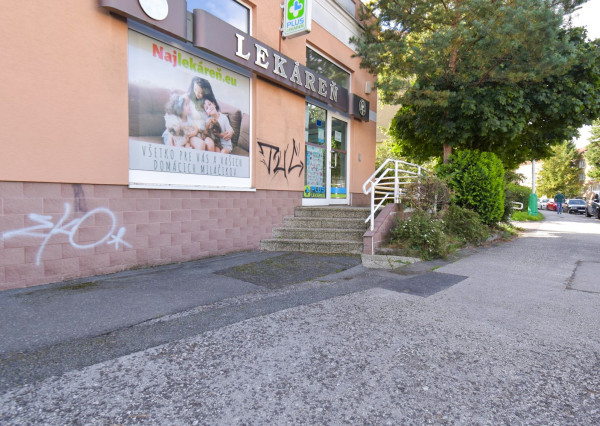 BEDES | multifunkčný priestor so skladom, parking, Prievidza