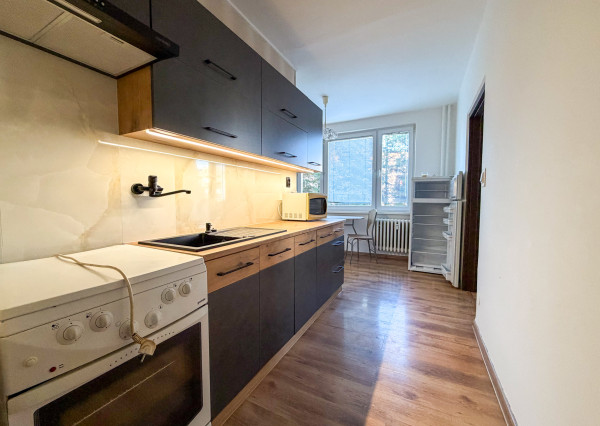 Prenájom – veľkometrážny 2izb. byt, 2x balkón, MC, Handlová