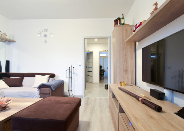 BEDES | Zrekonštruovaný 2i. byt, 3.p, výťah, loggia,Kútovská