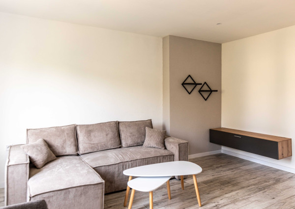 BEDES |  Zariadený 2-  izbový byt, Handlová