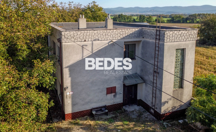 BEDES |Pozemky s rodinným domom vhodné na výstavbu rodinných - fotografia 3