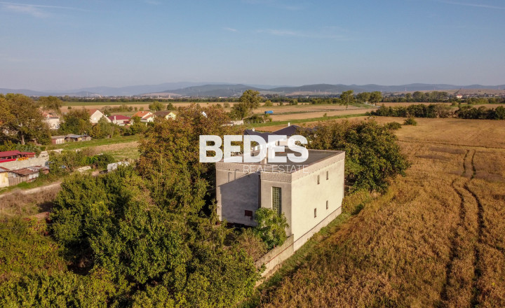 BEDES |Pozemky s rodinným domom vhodné na výstavbu rodinných