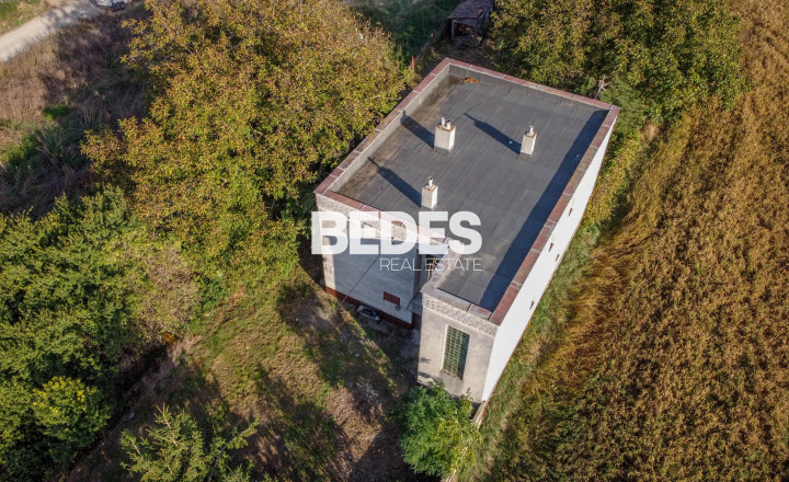 BEDES |Pozemky s rodinným domom vhodné na výstavbu rodinných - fotografia 5