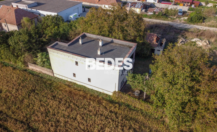 BEDES |Pozemky s rodinným domom vhodné na výstavbu rodinných - fotografia 7