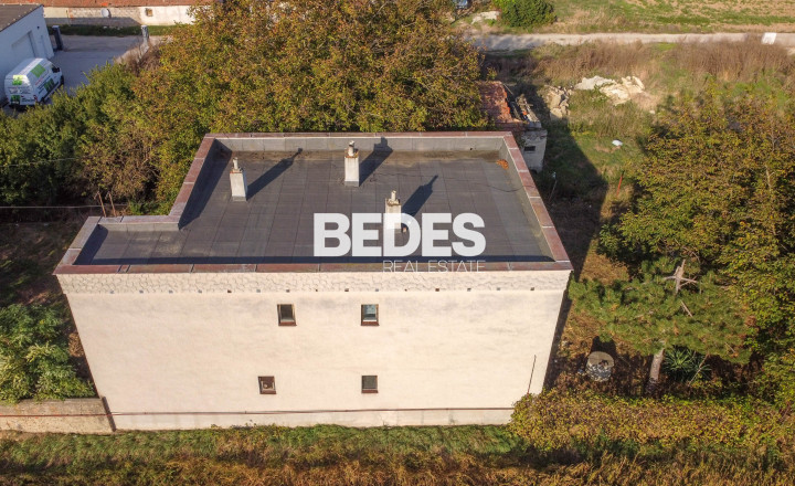 BEDES |Pozemky s rodinným domom vhodné na výstavbu rodinných - fotografia 8