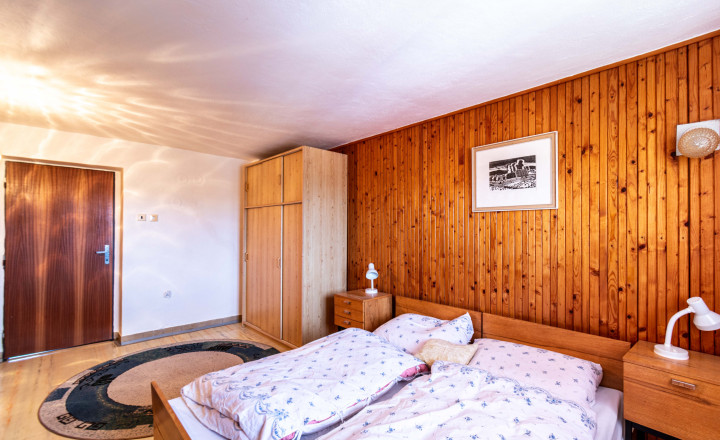 BEDES | Veľká usadlosť na samote pri lese, Valaská Belá – laz Púčkovci (7 500 m²) - fotografia 12