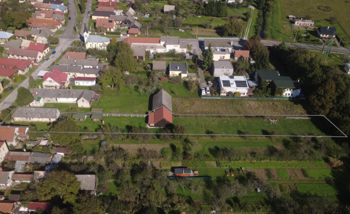 BEDES | Atraktívny pozemok vhodný na výstavbu v obci Poluvsie, 2698m2 - fotografia 1