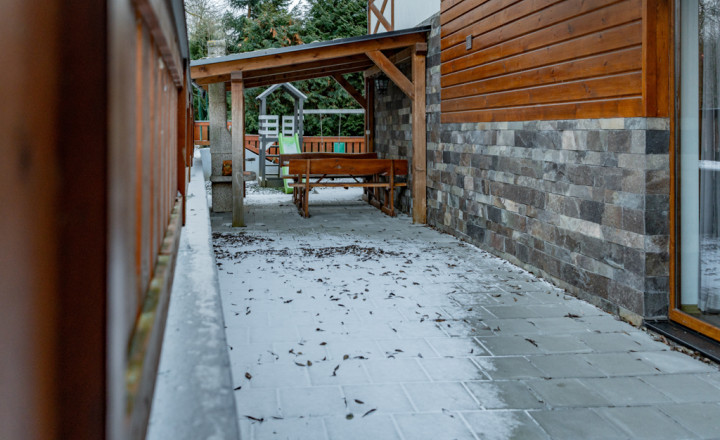 BEDES | Investičný 2i apartmán so súkromným detským ihriskom - fotografia 1