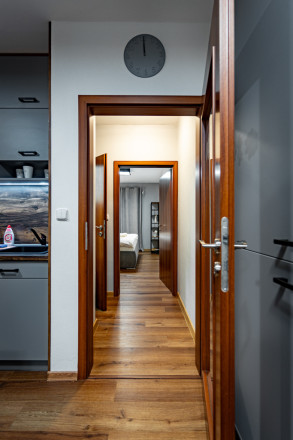 BEDES | Investičný 2i apartmán so súkromným detským ihriskom - fotografia 18