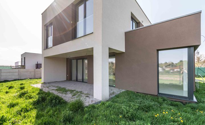 BEDES | 4izb. novostavba182m2, pozemok 659m2, 3x terasa, garáž - fotografia 1