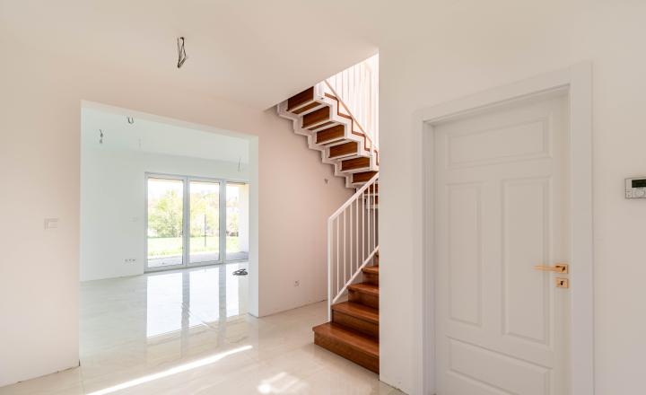 BEDES | 4izb. novostavba182m2, pozemok 659m2, 3x terasa, garáž - fotografia 11